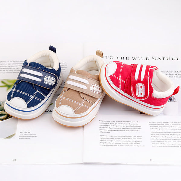 Zapatos de bebé cómodos, suaves y antideslizantes.