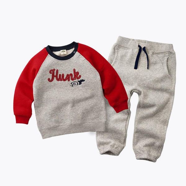 Trajes de otoño e invierno para niños y niñas.