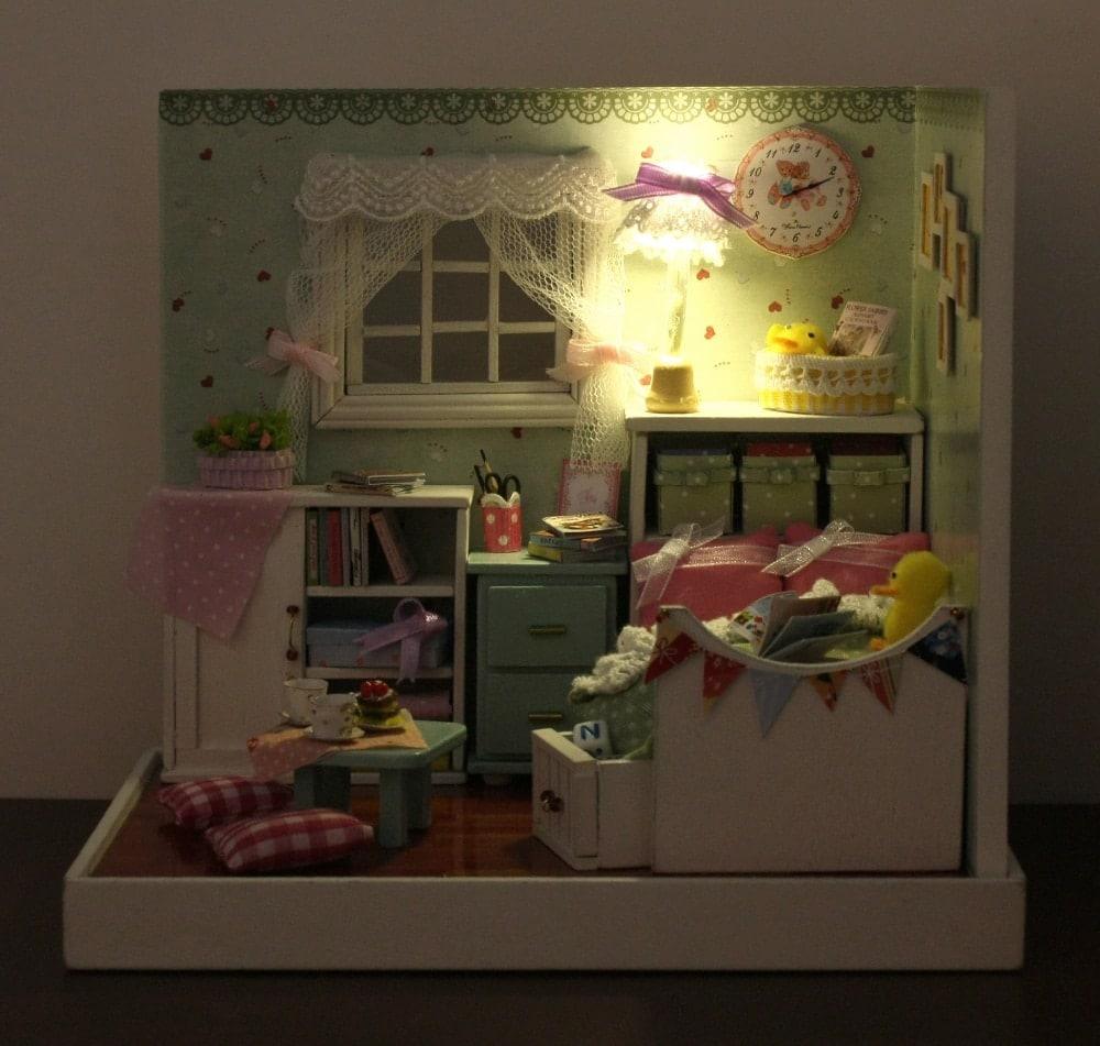 Miniatura Wooden Girl's Bedroom DIY Doll House - Stylus Kids