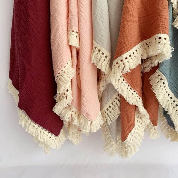 Couverture d'emmaillotage pour bébé en mousseline de coton avec pompons